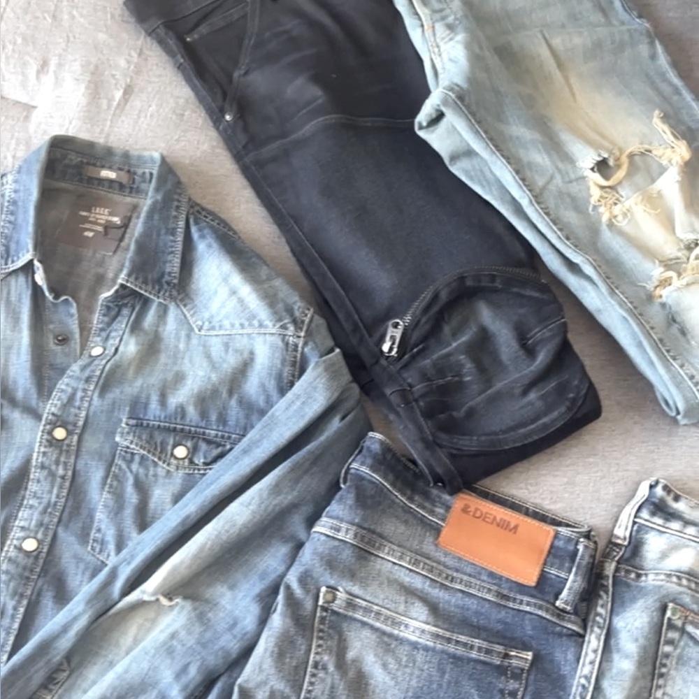 DENIM + LEVI + LUCKY button up shirt plus 5 pairs of jeans! Sizes: 26-29